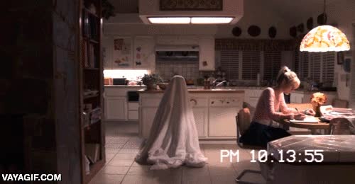 Halloween,susto,asustar,estudiando,en casa solo,Paranormal Activity