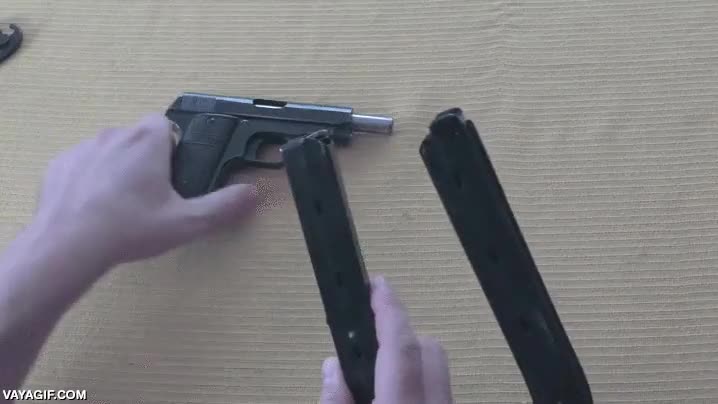 pistola,munici&oacute;n,cargador,herradura,32 balas,armas