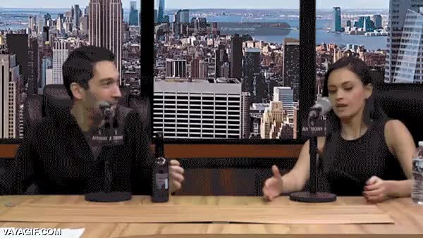 pillar,locutor,radio,contacto visual,mirada,abortar mision