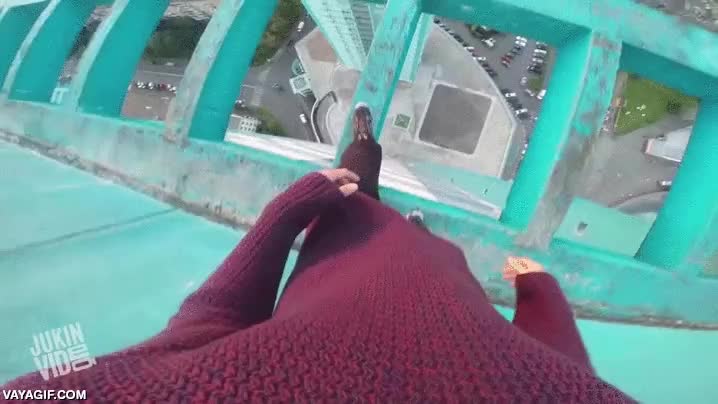 vertigo,se lo come,valor,valiente,una racha fuerte de viento y lo pagas caro,sin miedo,altura,edificio