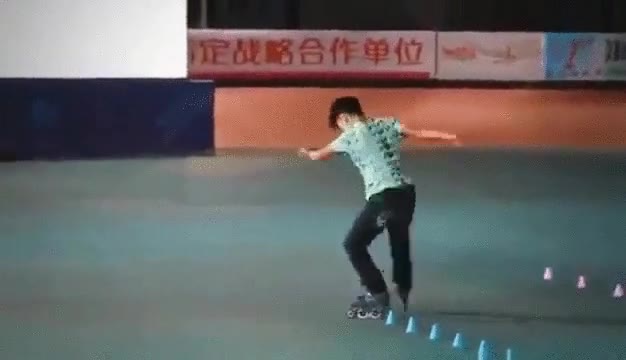 roller,conos,habilidad,skills,siempre hay un asiatico que lo hace mejor que tú,patines en linea,freestyle