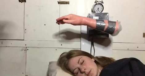 Despertador que te golpea en la cara comprar online