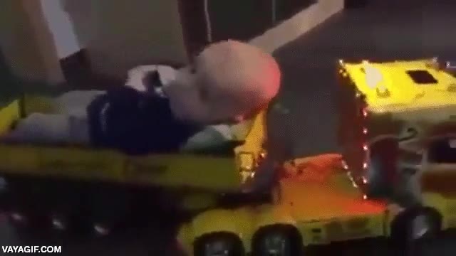 cuando tenga un hijo también haré cosas así,bebe,niño,hijo,camion,teledirigido,llevar,radiocontrol