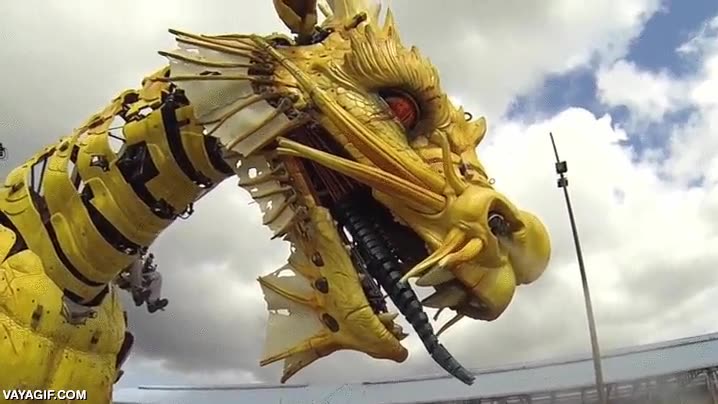 dragon,mecanico,robotico,lengua,echar humo,muy currado