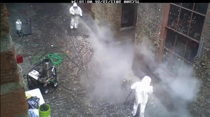 limpieza,limpiar,chicles,goma de mascar,20 a&ntilde;os,edificio,pegados