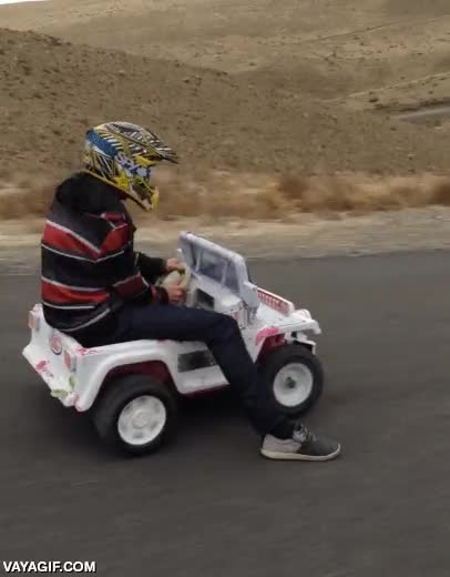 cochecito,de juguete,coche de la barbie,jeep,fail,los dos al suelo