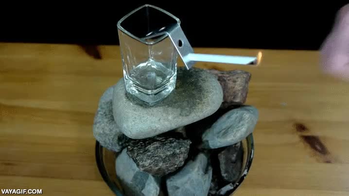 vaso,hierro,humo,rollo,quemar,papel,piedras,muy artistico todo