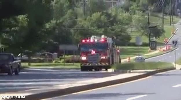 habilidad,drift,derrapar un poco,conductor,camion de bomberos,escalera