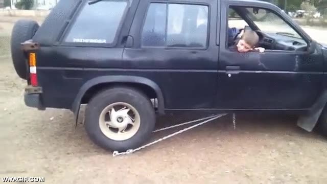 marcha atr&aacute;s,hacia delante,coche,tubos,cadenas