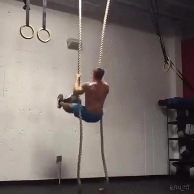 crossfit,balon medicinal,trepar cuerdas,fuerza,demostración,muy fuerte