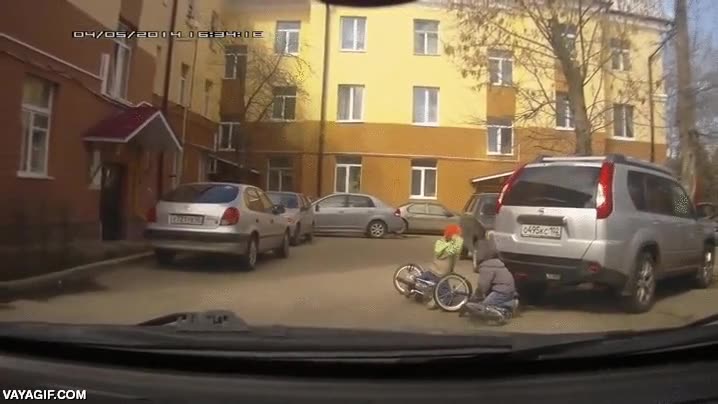 bicicletas,fail,caer,torpeza,torpes,ataque,rabia,road rage,rusia