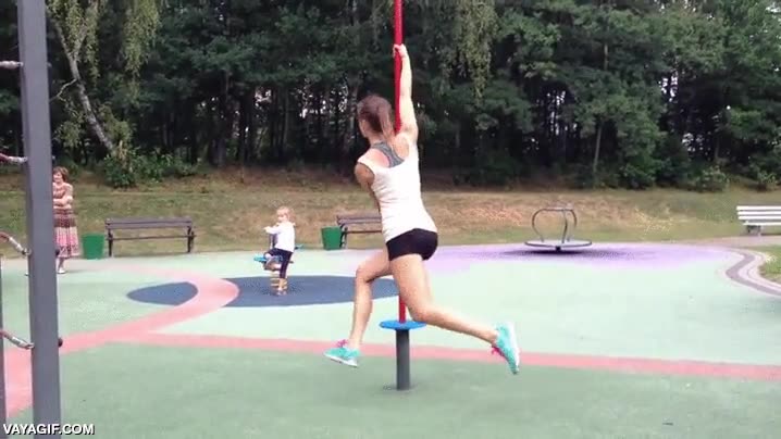 caminar,pole,palo,mucha fuerza,lo hace como si nada,por el aire