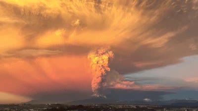 Enlace a Impresionante erupción de volcán