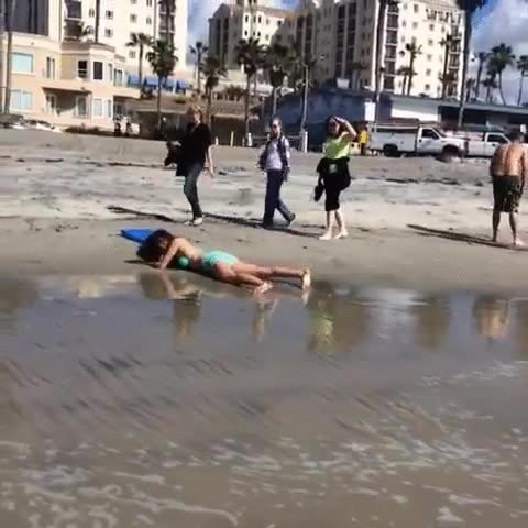 No entiendo qué ha podido salir mal si en Internet la gente siempre lo clava bodyboard,deslizarse,agua,fail,como dos metros antes de tiempo,voltereta