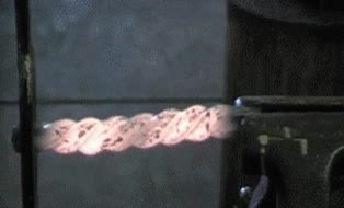 Enlace a Un curioso sistema de forjar metal por torsión