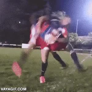 raro,saludo,saludar,jugadores,futbol americano,saltar,agarrados