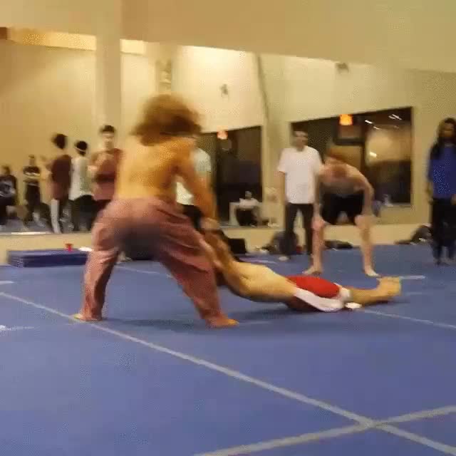 entrenar,patwacker,hacer girar,dojo,entrenamiento,artes marciales de algun tipo