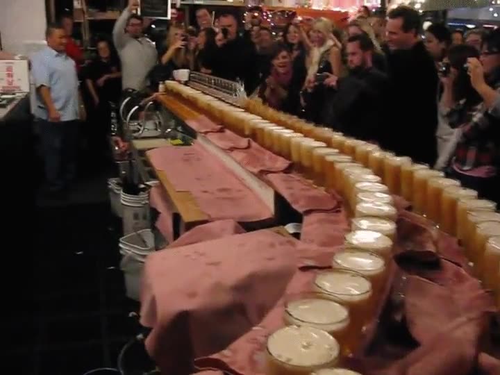 barman,efecto domin&oacute;,cerveza,sake,chupito,en cadena,camarero