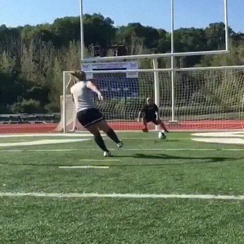 chutar,tirar,penalti,engañar,con el otro pie,pie de apoyo,futbol,futbolista