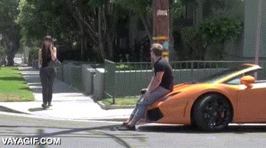 deportivo,coche,dar una vuelta,escapar,huir,interesada,no todas son as&iacute;,en estados unidos parece ser algo m&aacute;s com&uacute;n