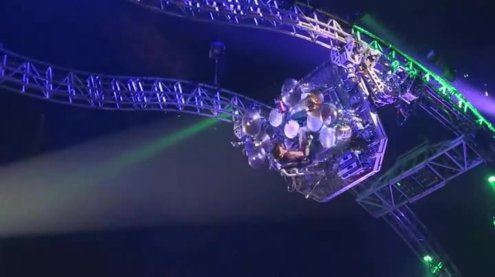 tommy lee,bater&iacute;a,baterista,M&ouml;tley Cr&uuml;e,darse la vuelta,del rev&eacute;s