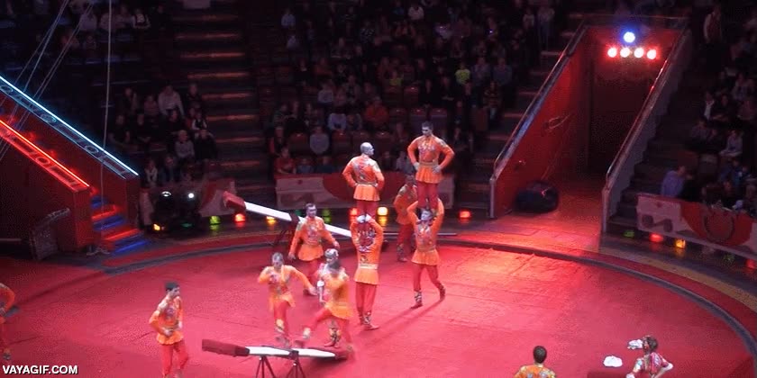 split,espagat,abrirse de piernas,acrobacia,voltereta,circo