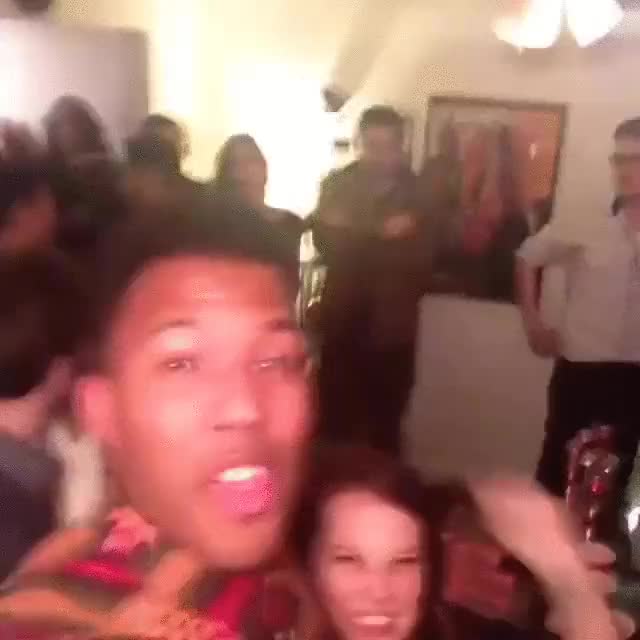 fail,chica,friendzone,con novio,besarse,beso,cuenta atr&aacute;s,selfie