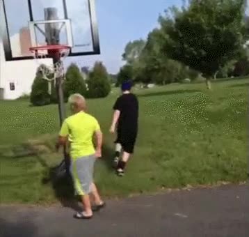 pelota,desaparece,aqu&iacute; algo falta,como es posible?,bucar,desaparecer,basket,chapa,tapon