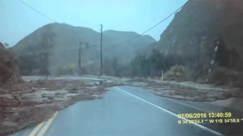 que miedo,da la vuelta,inundaci&oacute;n,coche,carretera