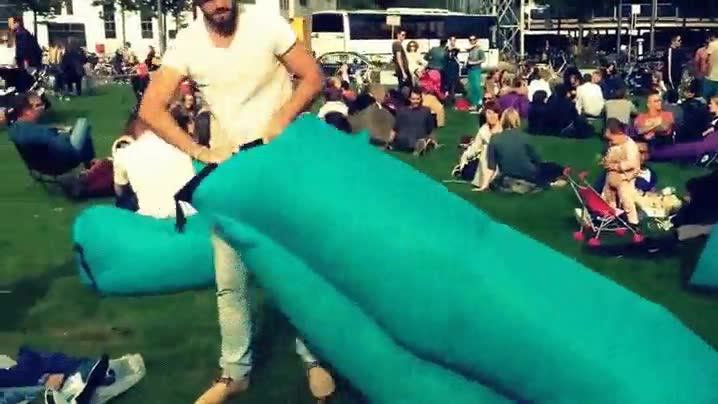 quiero uno,puff,sofá portatil,inflable,de aire,para estar en el cesped es la clave