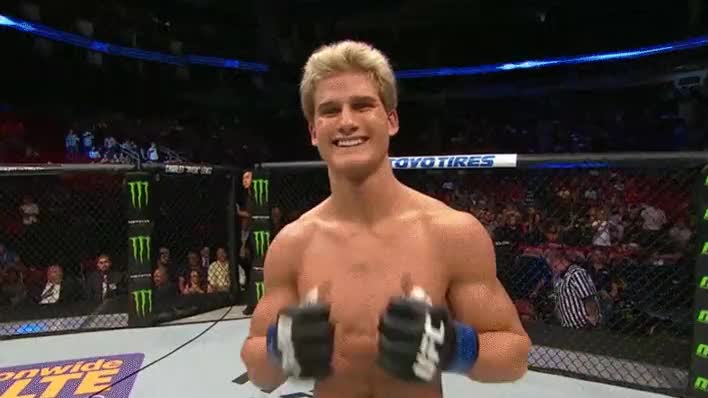 salir volando,volteretas,ufc,dar vueltas,mejorando un gif increíble de por sí,luchador