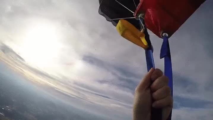 pasar muy cerca,paracaidista,parapente,parapentista,fly suit,pasar rozando