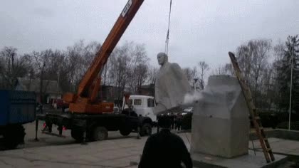 cadena,decapitar,cortar la cabeza,lenin,estatua,no parece que fuera a proposito