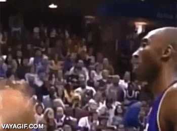 Kobe Bryant,vaciladas,tirar la pelota a la cara,ni pesta&ntilde;ea,tipo duro,mamba negra