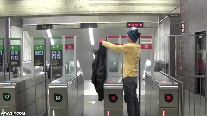 peque&ntilde;o truco,colarte en el metro,sinpa,chaqueta