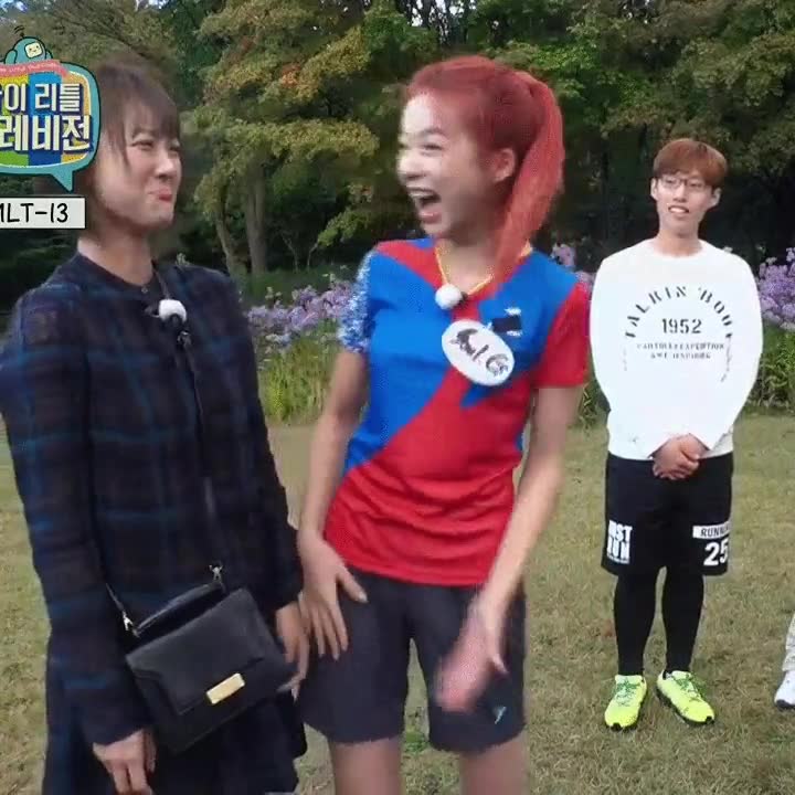 suelo,comida,torpe,pobrecita,peliroja,el de atrás se parte