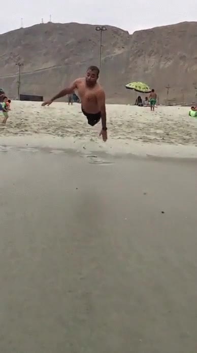 momento,pens&oacute;,acabar bien,salto,playa,fail
