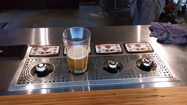 brujer&iacute;a,vaso,cerveza,llenar,magia