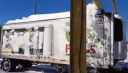Enlace a Y así es como se quita  la nieve de los camiones de forma rápida