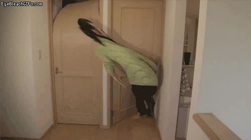 llegar a casa,pasado de vueltas,entrar,sin hacer ruido