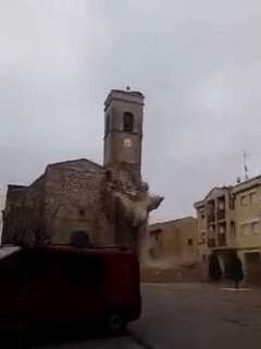 momento,exacto,cae,campanario,roselló,lleida