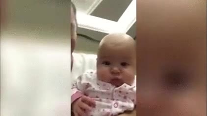 reacción,bebé,espejo,primera vez,reflejo