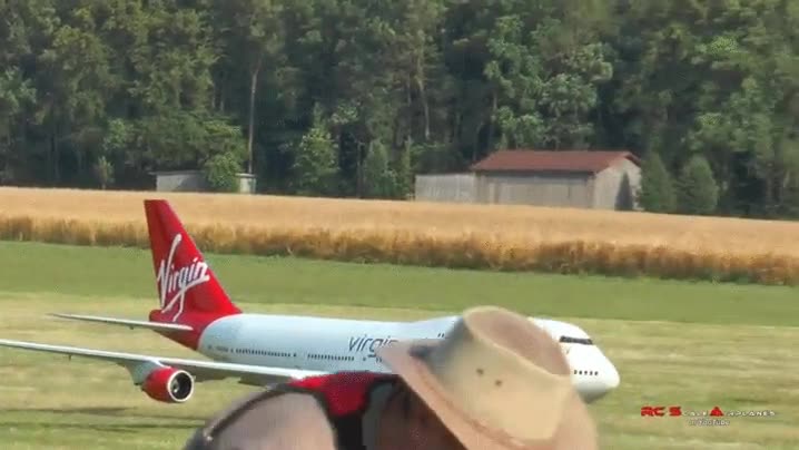Vaya Gif El Juguete Favorito De Los Ninos Ricos El Boeing 747