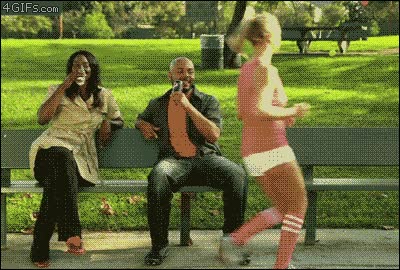 celos,peligro,sonrisa,tortazo,parque,rubia