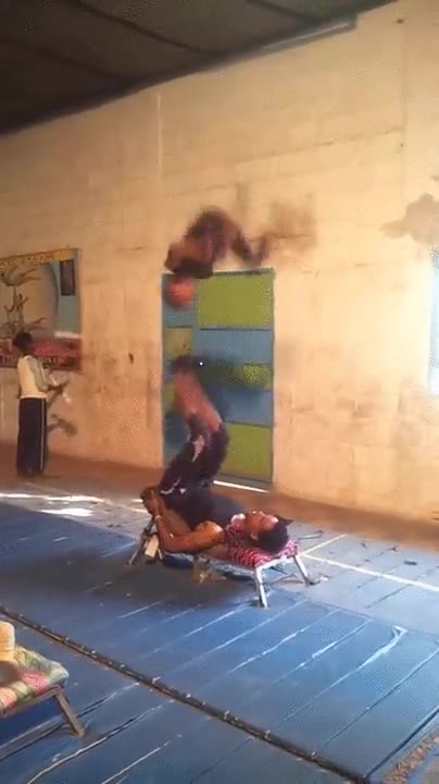 entreno,vueltas,gimnasia,astronauta