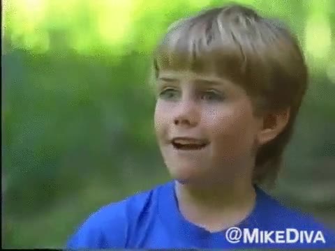 ni&ntilde;o,voces,cabeza,flipando