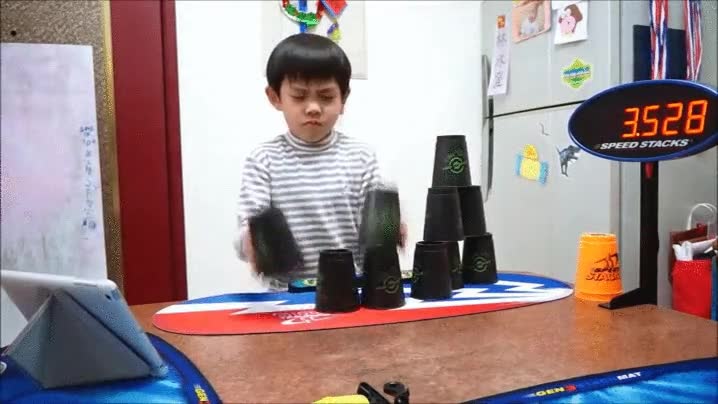 habilidad,chaval,sin palabras,vasos,tiempo