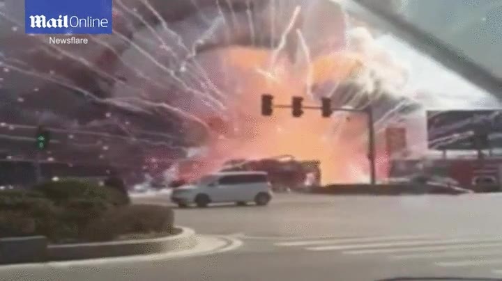 tienda,petardos,explota,china,pel&iacute;cula