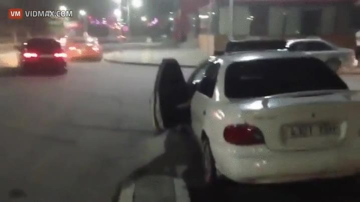 polic&iacute;a,coche,puerta