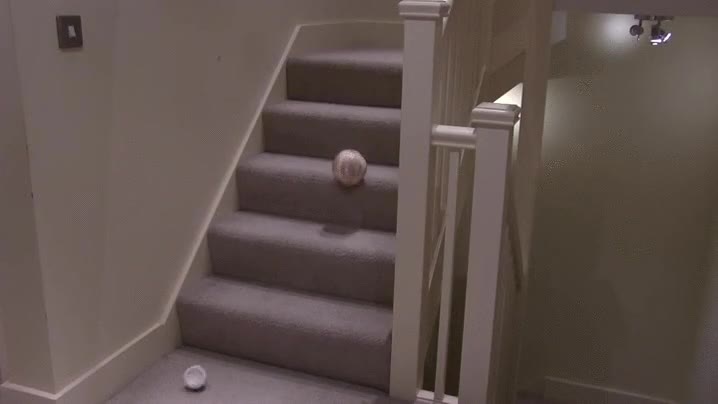 BB-8,prueba,escaleras,fail,ca&iacute;da